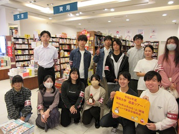 選書ツアーの様子1