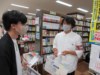 選書ツアーの様子4