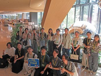 選書ツアーの様子1